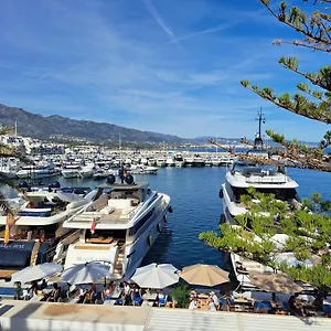 Private In Huge Penthouse 1st Line Puerto Banus, Incredible Views, Jacuzzis Habitación en casa particular Marbella
